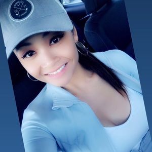 Meet your Posher, Rhea